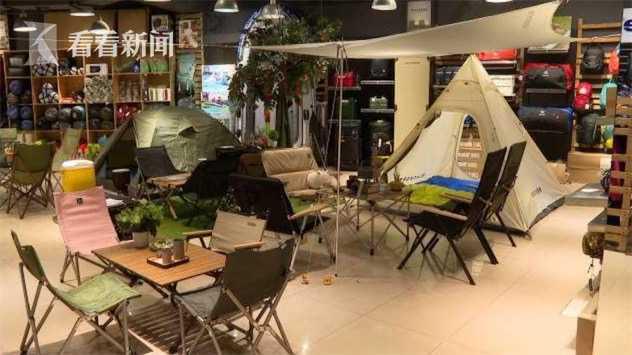 成都 親子“客廳”搬進(jìn)綠地，“公園城市”掀起“露營風(fēng)”戶外用品熱